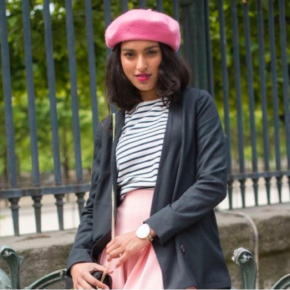 White soft knit beret hat - Picture 4 of 12